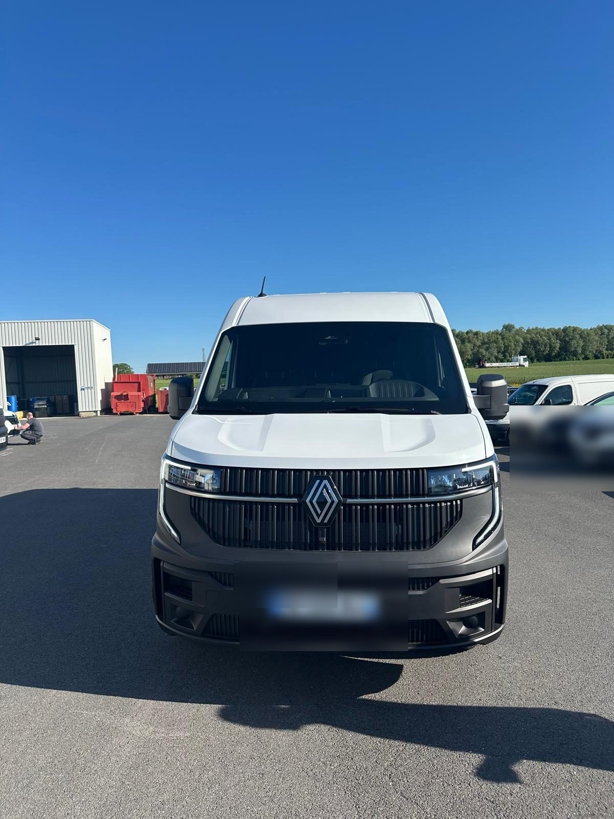 Renault Master utilitaire pris en charge pour un transport par la route par Alley Hop Car