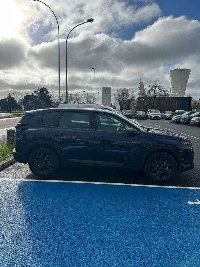 Citroën C4 convoyée par un convoyeur professionnel